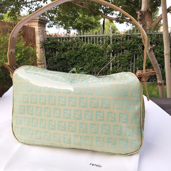 Absolutely Gorgeous Fendi Zucchino FF y2k small mama Baguette purse - Picture 12 of 16
